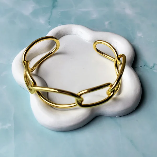 Brazalete Dorado Oval en Acero Inoxidable