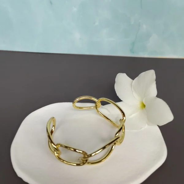 Brazalete Dorado Oval en Acero Inoxidable - Image 2