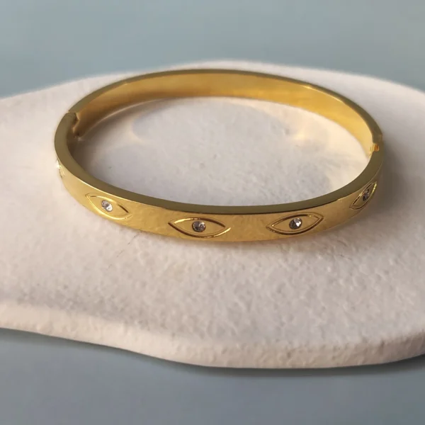Brazalete Urbe Dorado con Circón Acero Titanio
