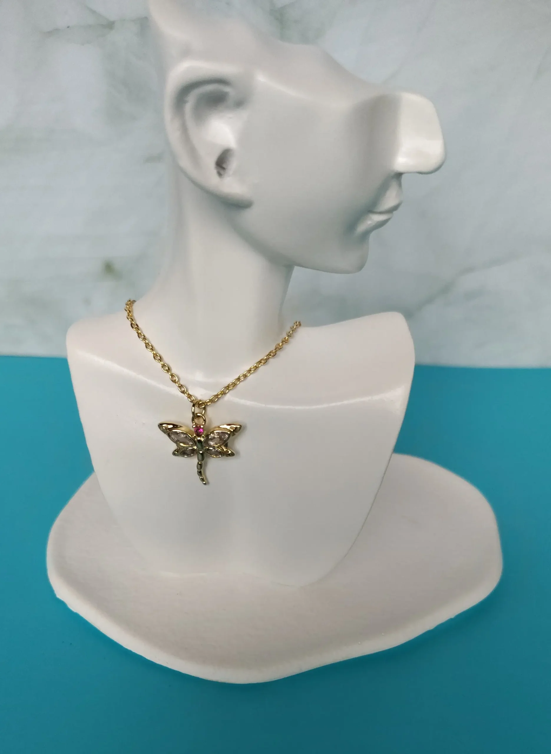 Cadena Dorada Libélula en Acero Inoxidable con Circón Chapado En Oro