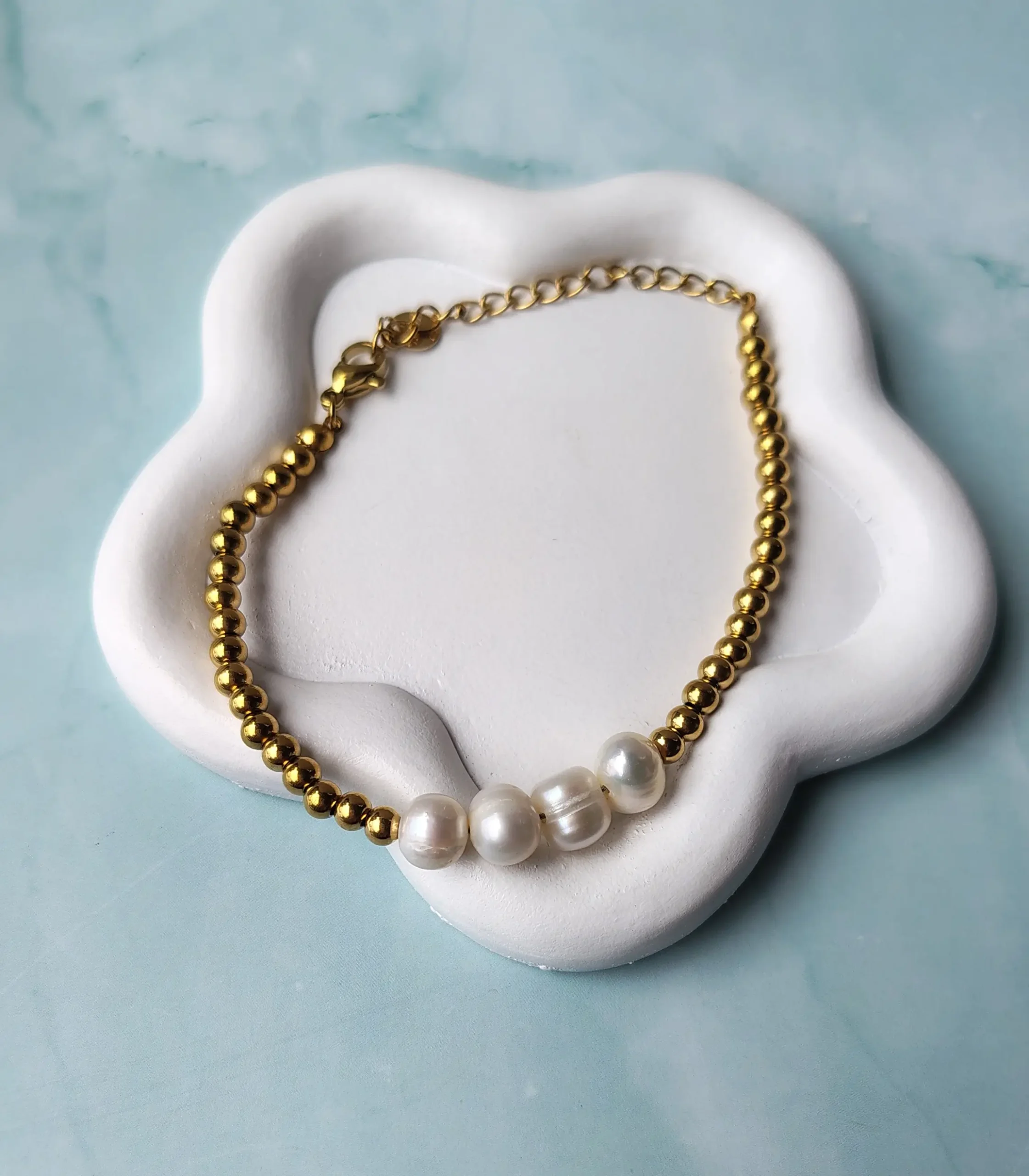 Pulsera Dorada 4 Perlas en Acero Inoxidable
