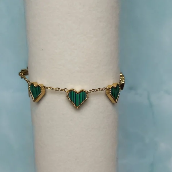 Pulsera Dorada con Corazón Verde Acero Titanio - Image 3