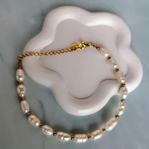 Pulsera Dorada con Perlas de Agua Dulce