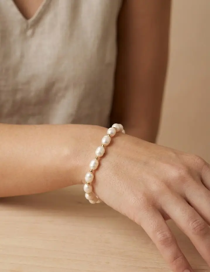 Pulsera Dorada con Perlas de Agua Dulce