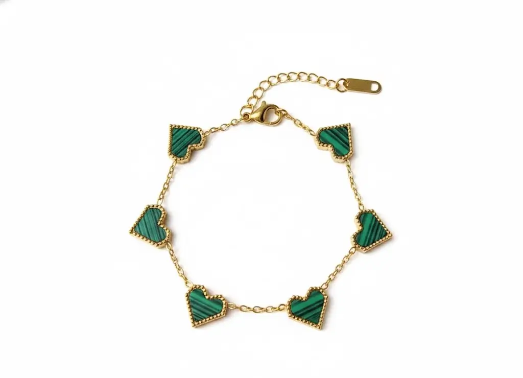 Pulsera Dorada con Corazón Verde Acero Titanio