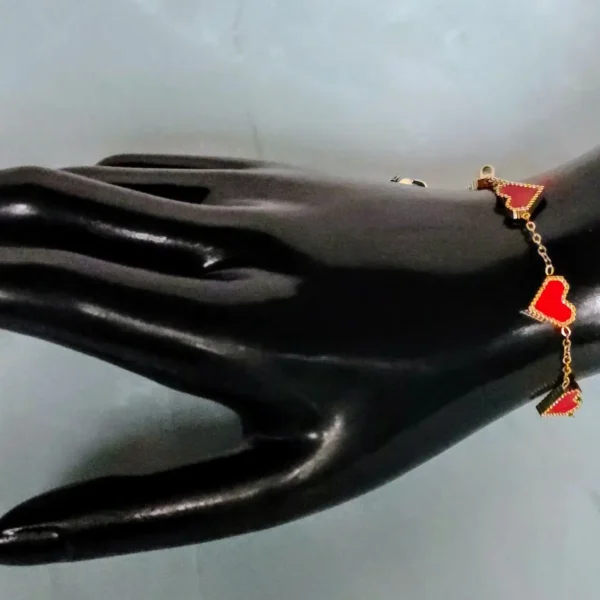 Pulsera Dorada con Corazón Rojo Acero Titanio - Image 2